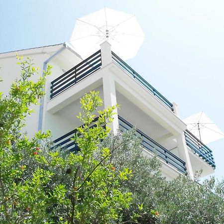 אומיס Apartments Sea View מראה חיצוני תמונה