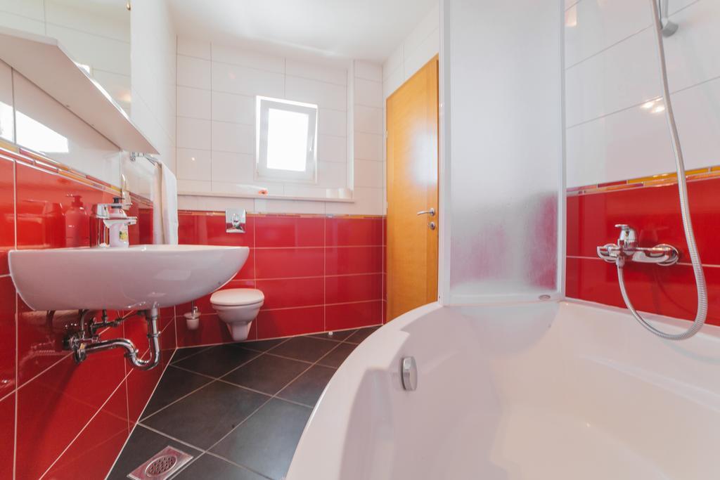 אומיס Apartments Sea View מראה חיצוני תמונה