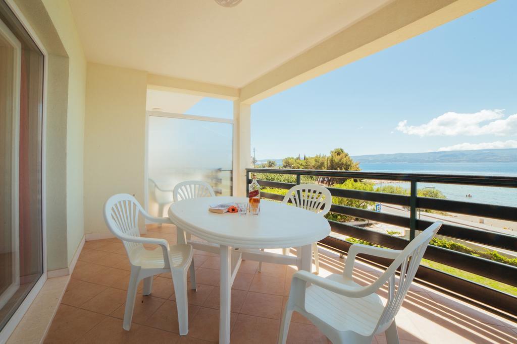 אומיס Apartments Sea View מראה חיצוני תמונה