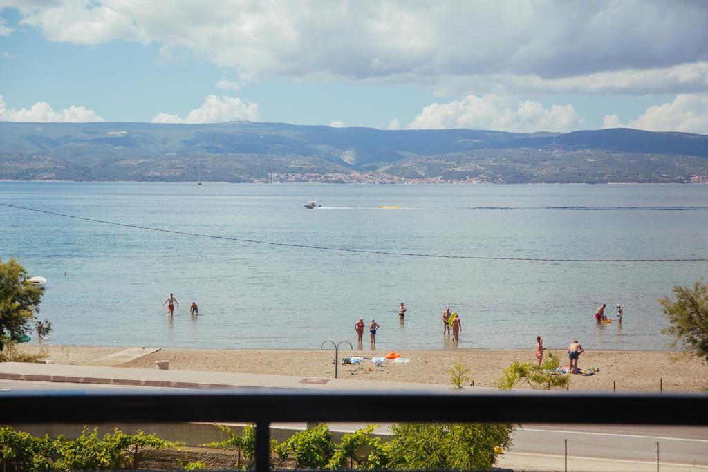 אומיס Apartments Sea View מראה חיצוני תמונה